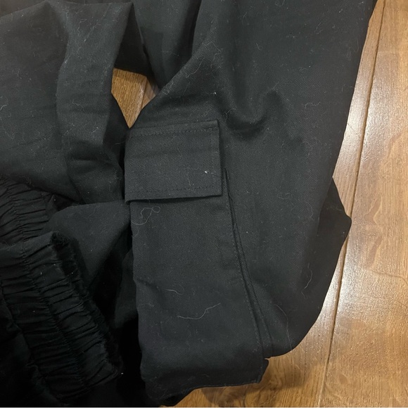 Missguided- Black Cargo Pants - Picture 5 of 6